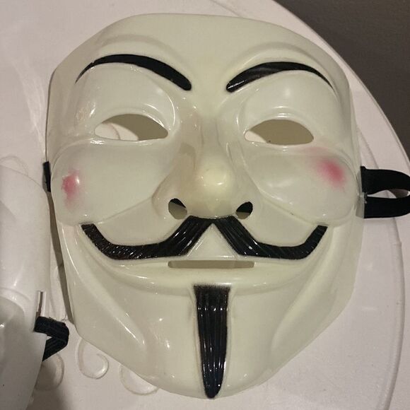 Cosplay Vendetta Masks. Set of 2. Vintage. Sturdy plastic. - Picture 4 of 5